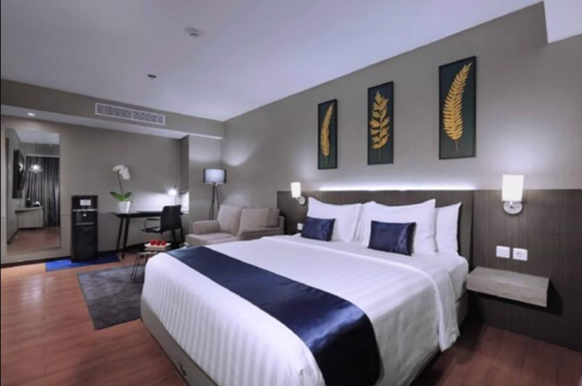 Aston Inn Pandanaran Семаранг Экстерьер фото