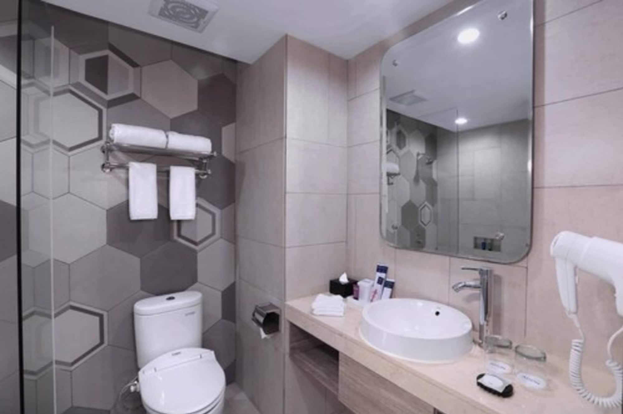 Aston Inn Pandanaran Семаранг Экстерьер фото