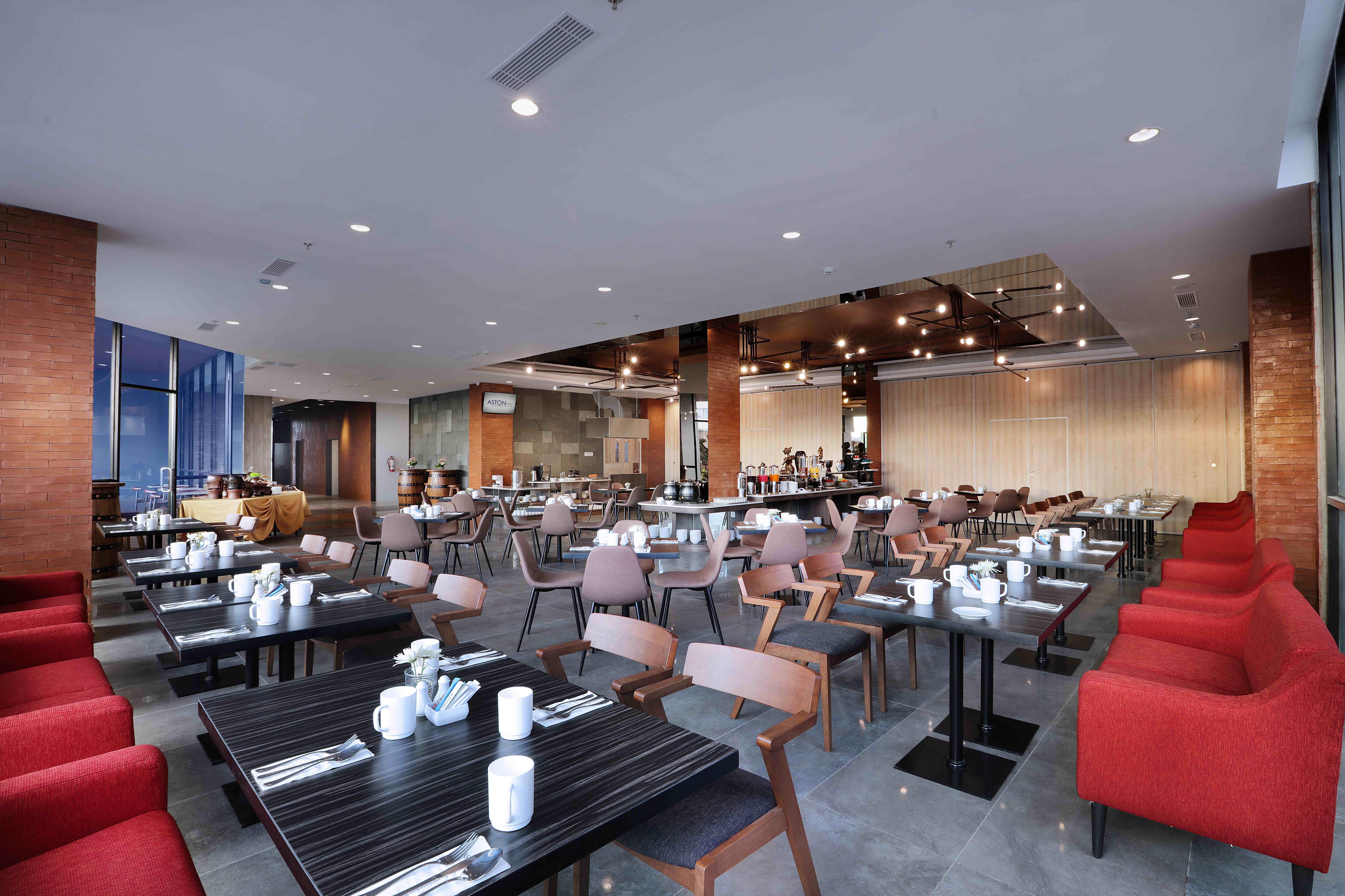 Aston Inn Pandanaran Семаранг Экстерьер фото