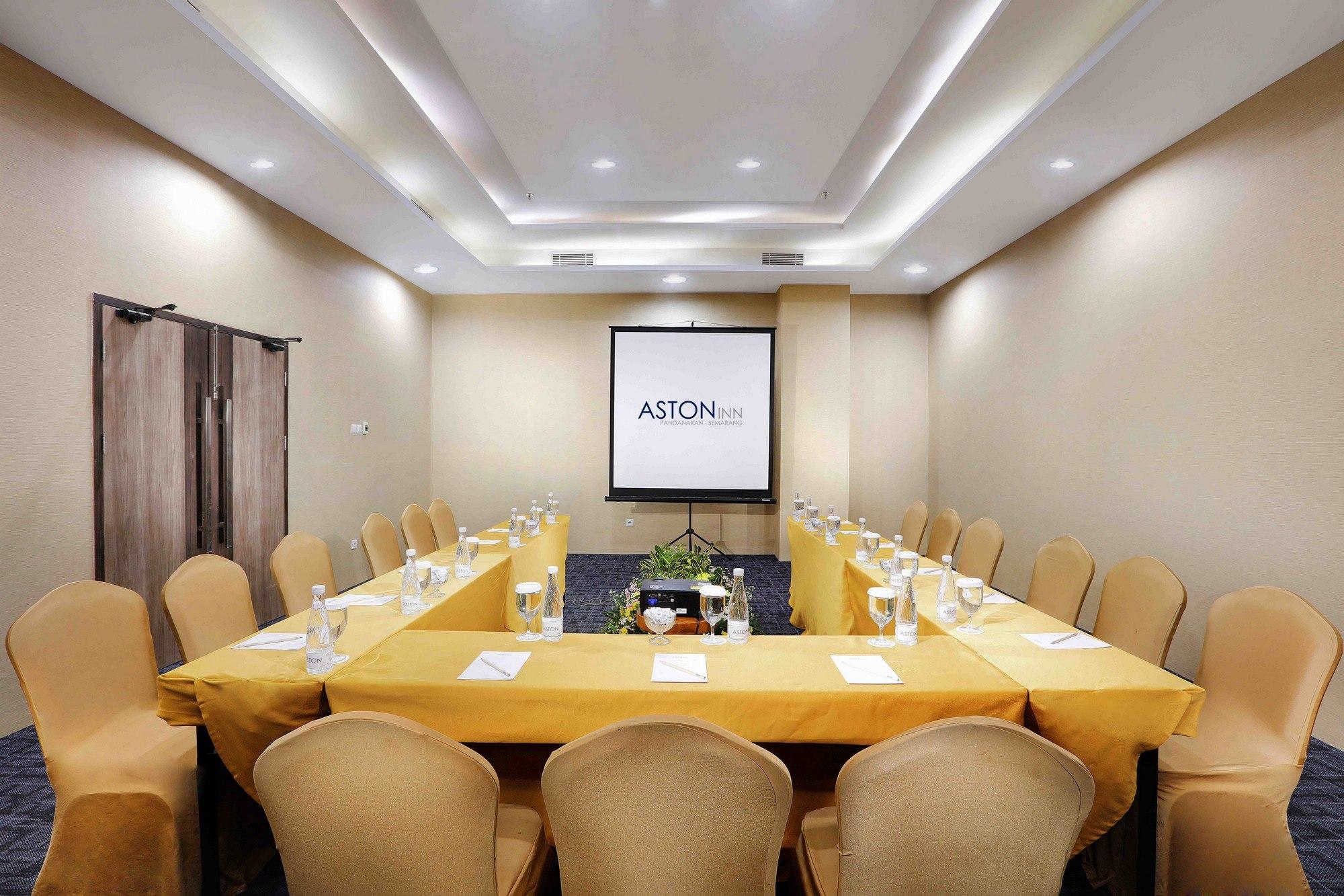 Aston Inn Pandanaran Семаранг Экстерьер фото