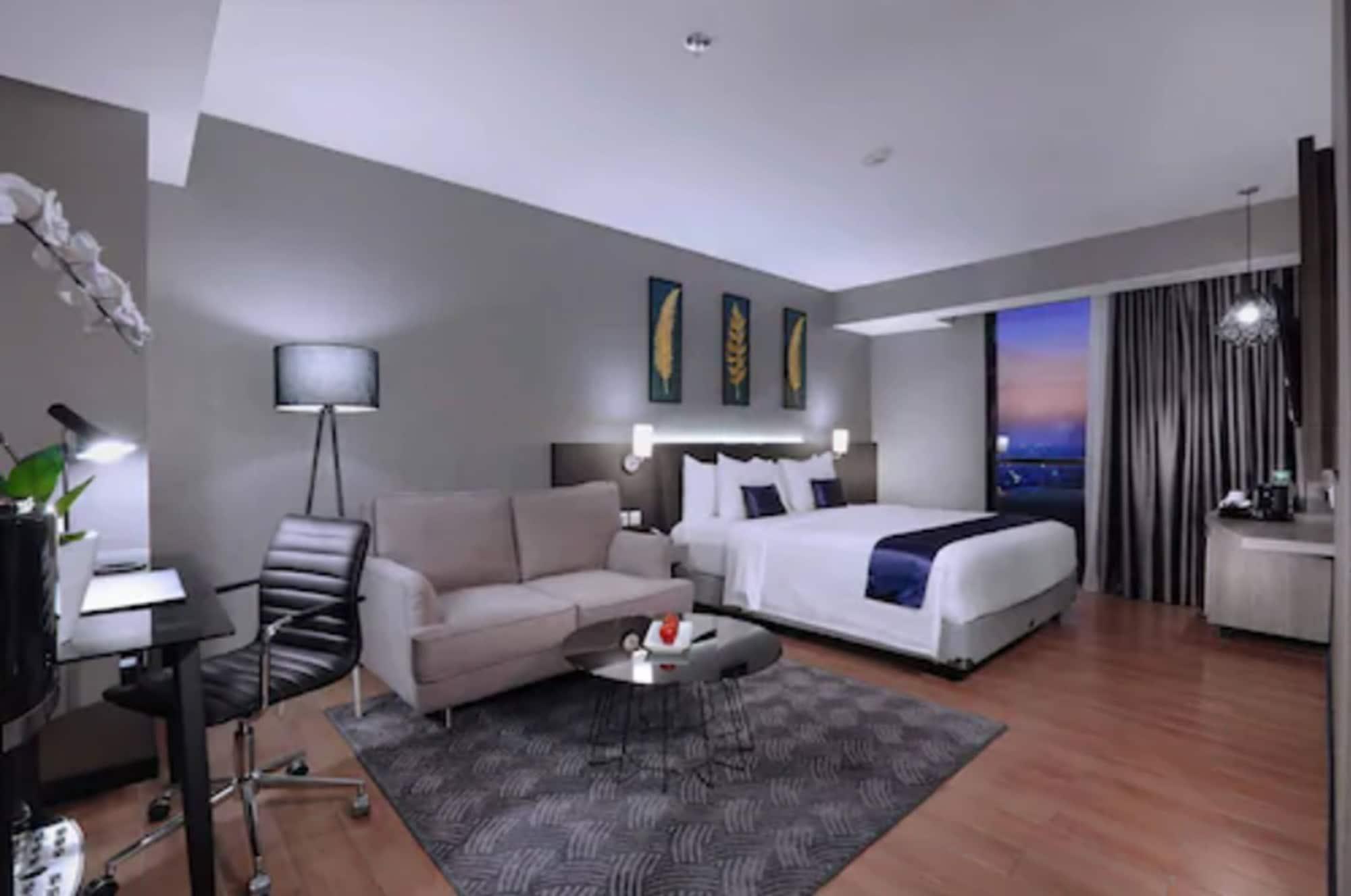 Aston Inn Pandanaran Семаранг Экстерьер фото