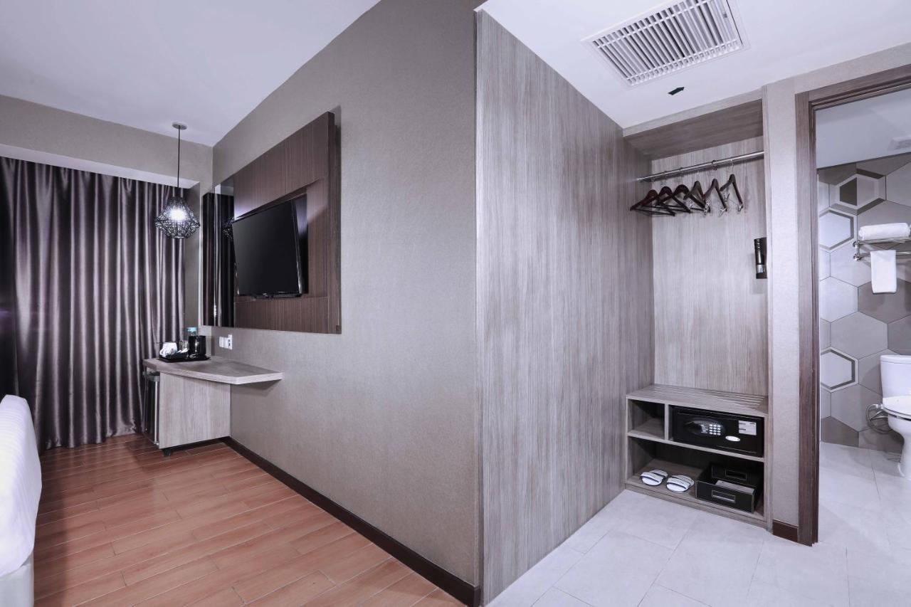 Aston Inn Pandanaran Семаранг Экстерьер фото