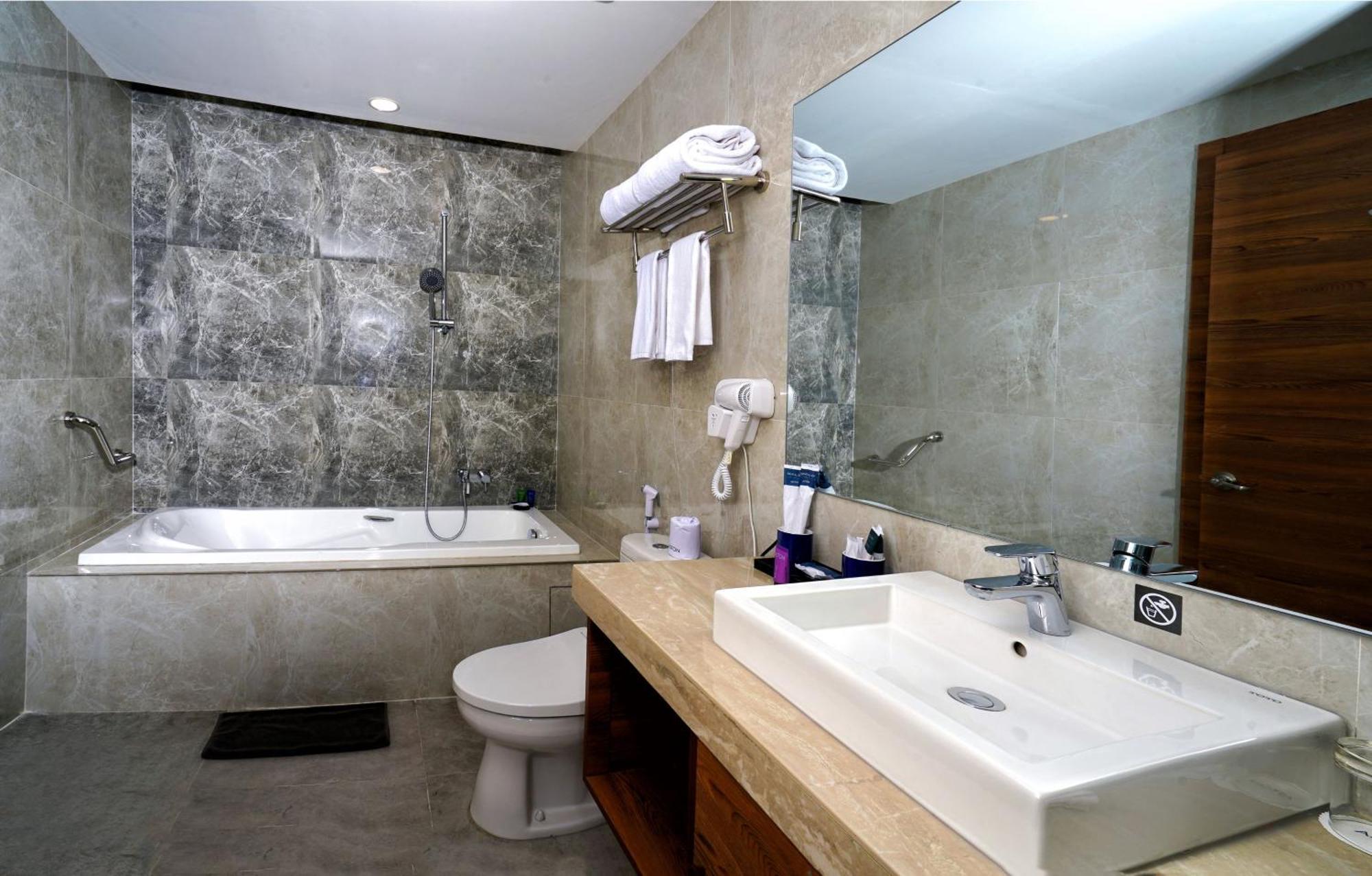Aston Inn Pandanaran Семаранг Экстерьер фото