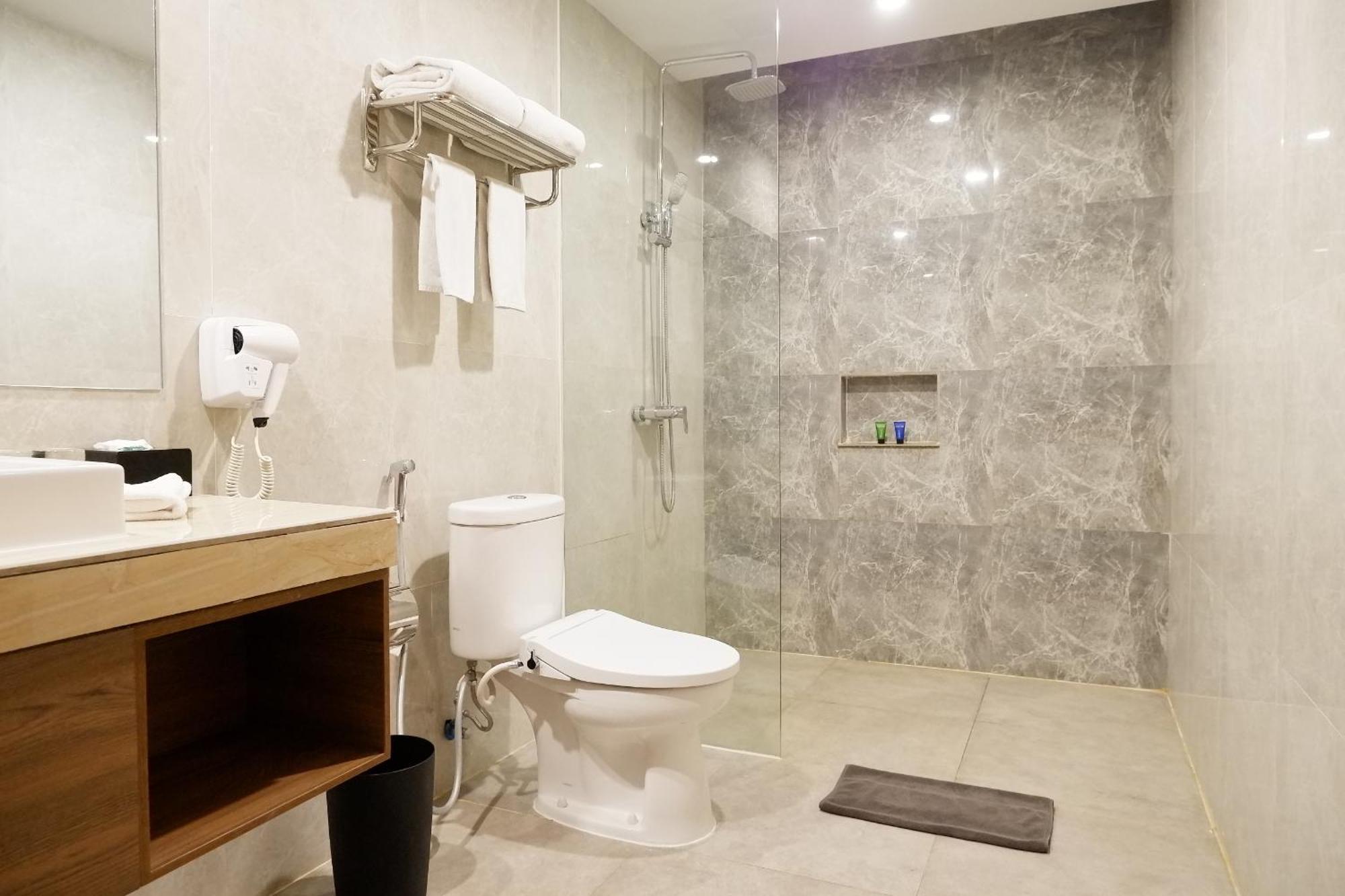 Aston Inn Pandanaran Семаранг Экстерьер фото