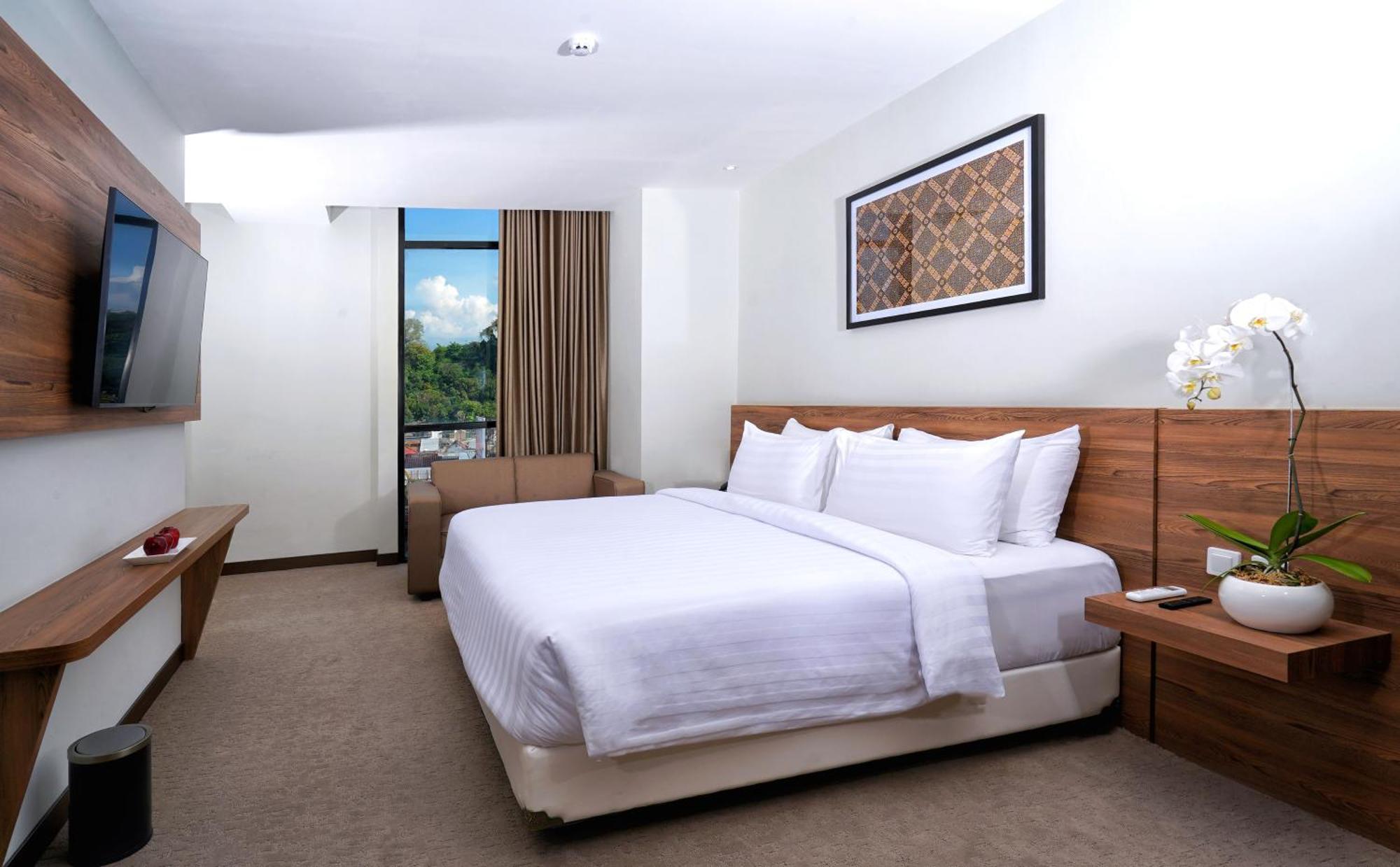 Aston Inn Pandanaran Семаранг Экстерьер фото