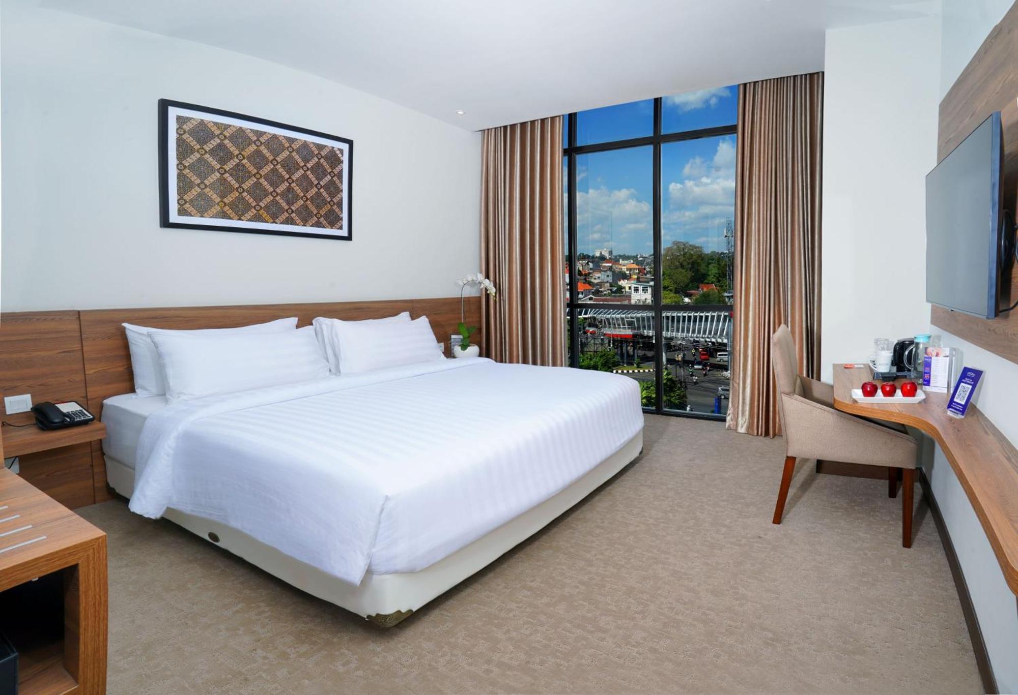 Aston Inn Pandanaran Семаранг Экстерьер фото