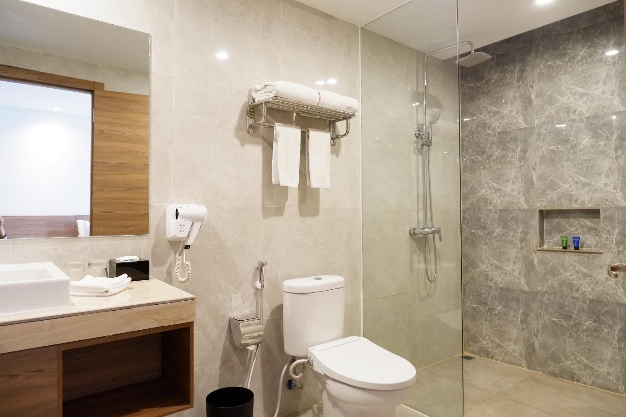Aston Inn Pandanaran Семаранг Экстерьер фото