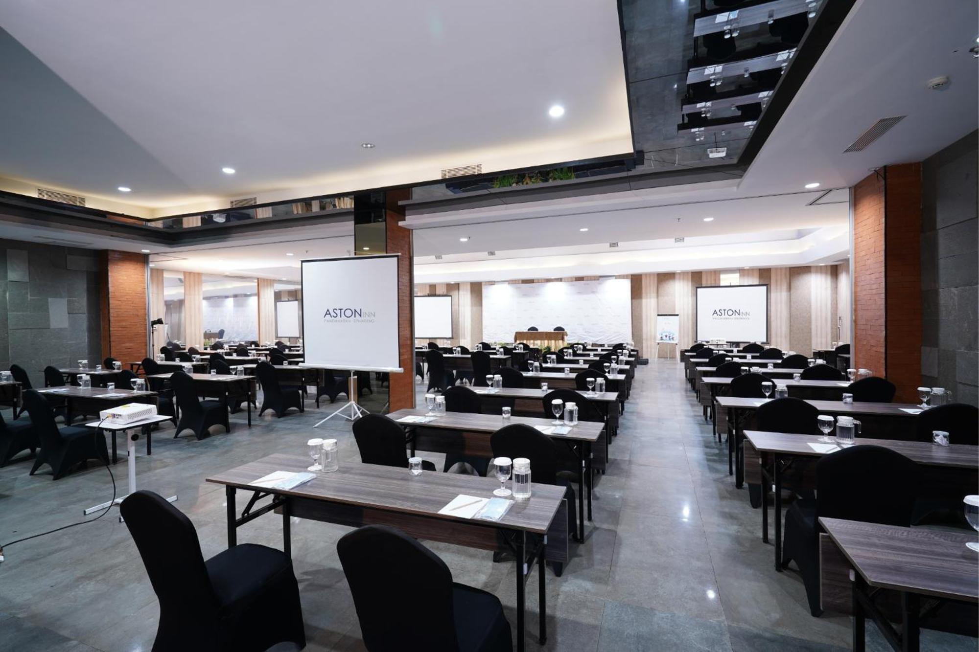 Aston Inn Pandanaran Семаранг Экстерьер фото