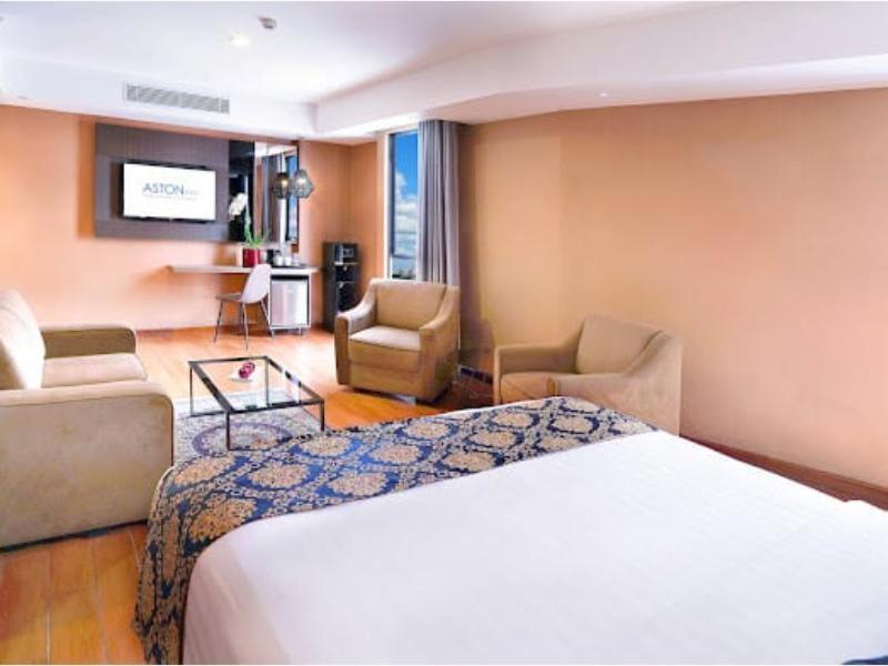 Aston Inn Pandanaran Семаранг Экстерьер фото